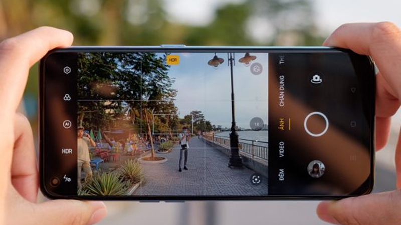 Bật lưới ảnh để dễ d&agrave;ng ph&acirc;n chia bố cục trong bức ảnh